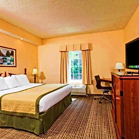 Baymont By Wyndham Columbia Maury Hotel Buitenkant foto
