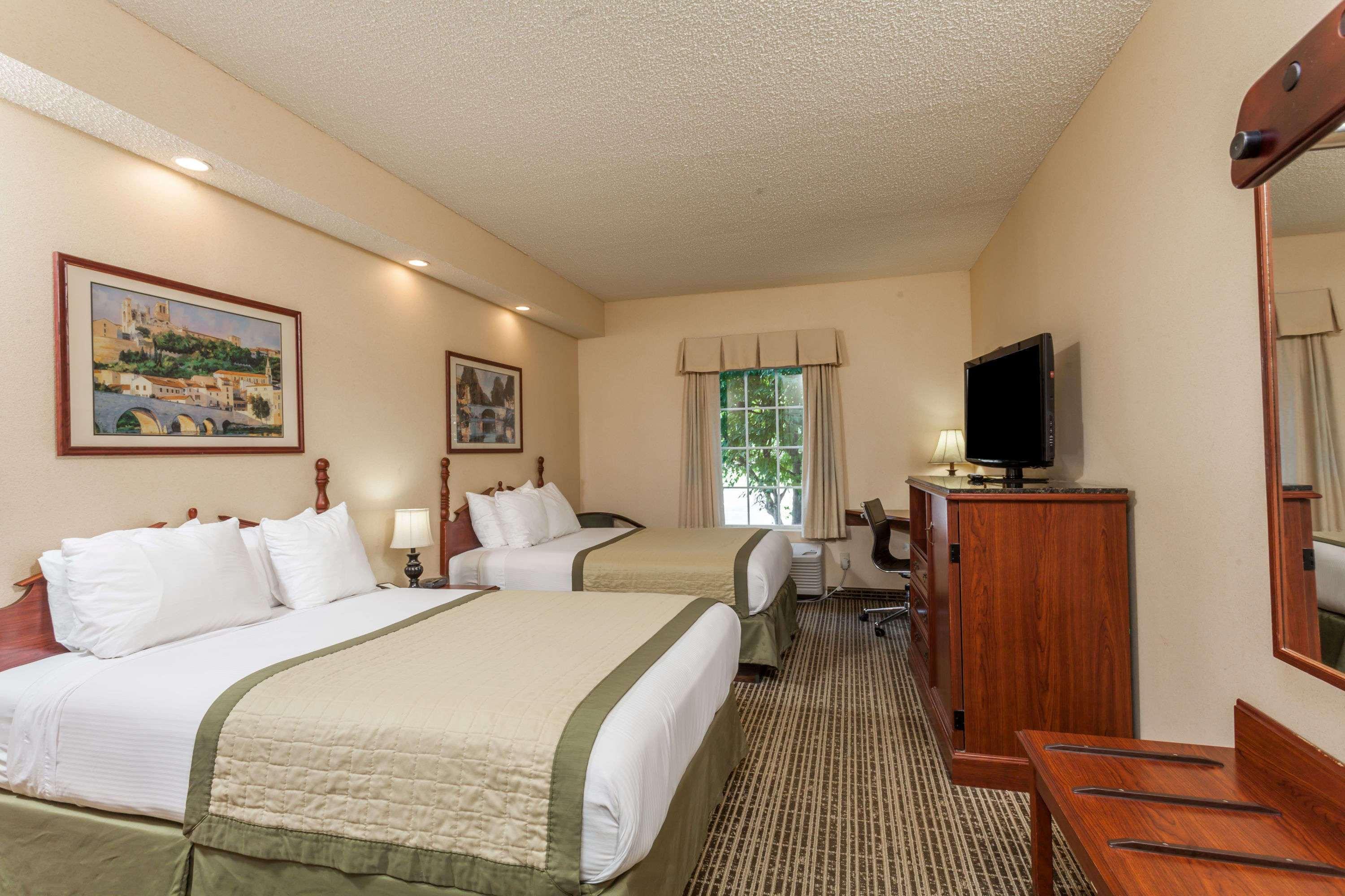 Baymont By Wyndham Columbia Maury Hotel Buitenkant foto