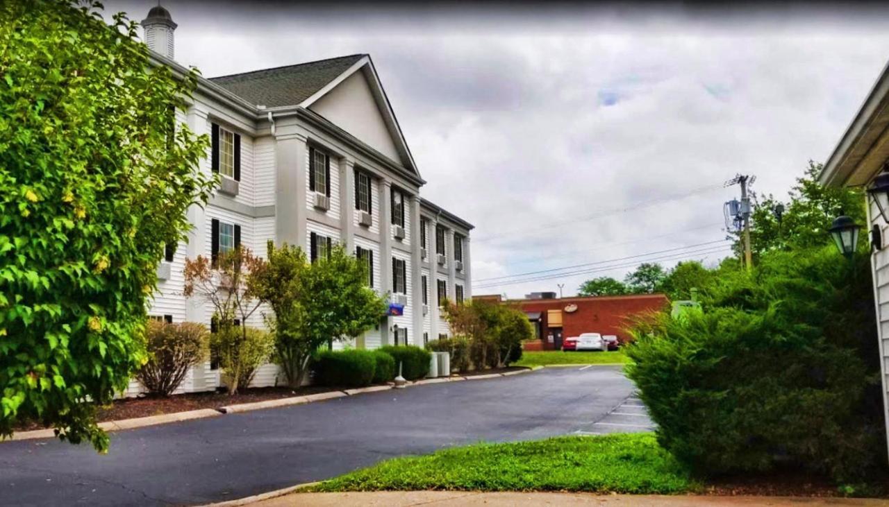Baymont By Wyndham Columbia Maury Hotel Buitenkant foto